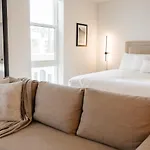 Elegant Apartment In The Heart Of Hollywood