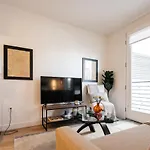 Elegant Apartment In The Heart Of Hollywood